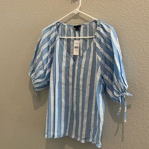 NWT Ann Taylor short sleeve blouse, size medium.